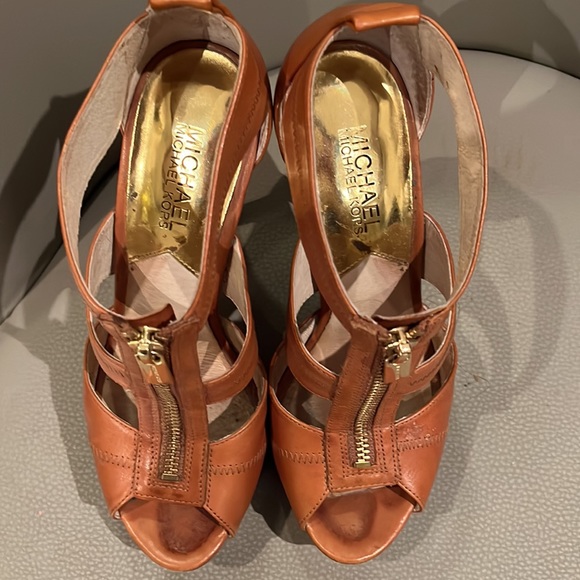 Michael Kors Sexy Platform Open Toe Heel Shoes with Zipper Hardware Accent - Picture 8 of 11